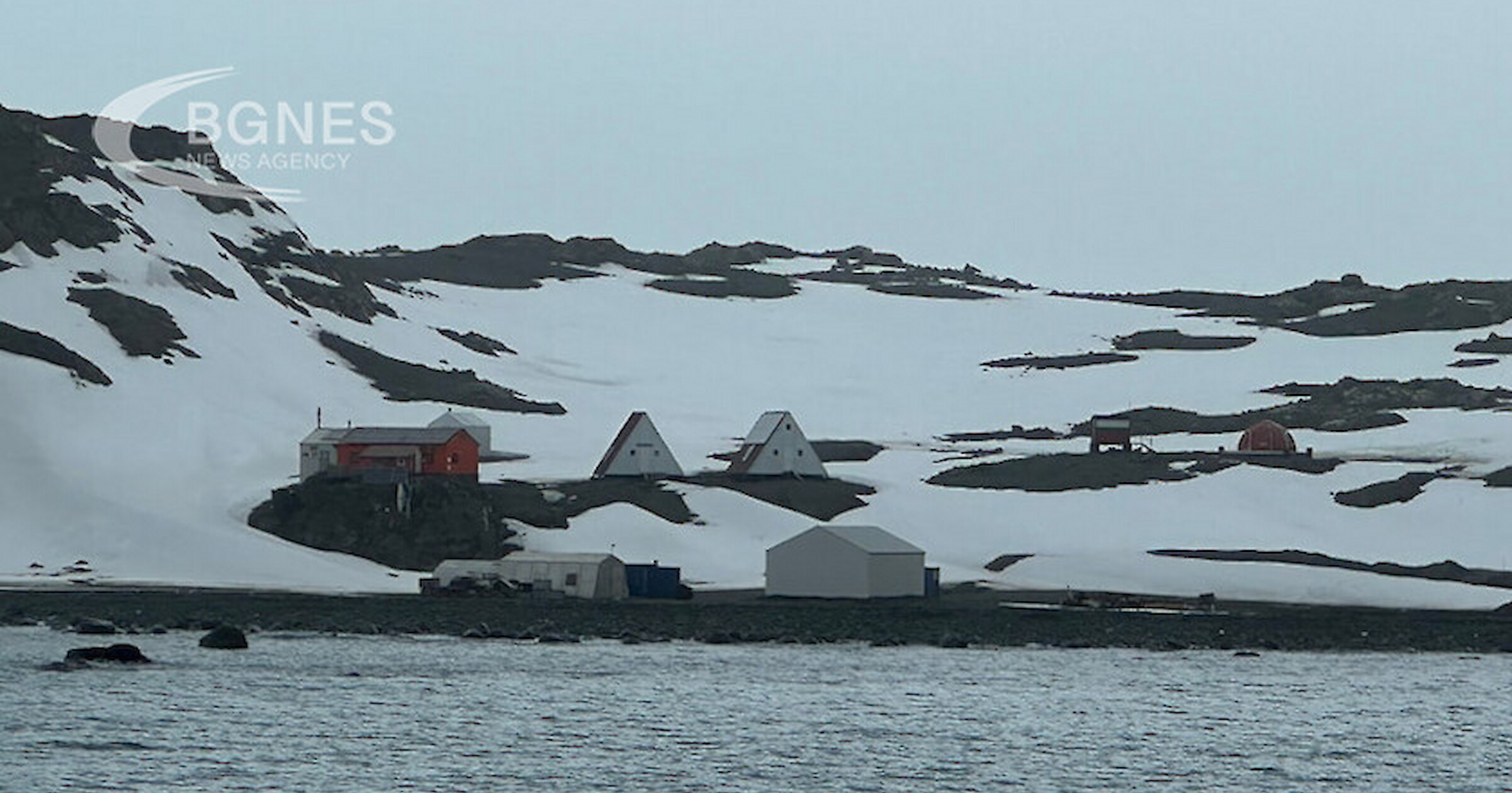 Българската антарктическа станция на остров Ливингстън Св Климент Охридски е