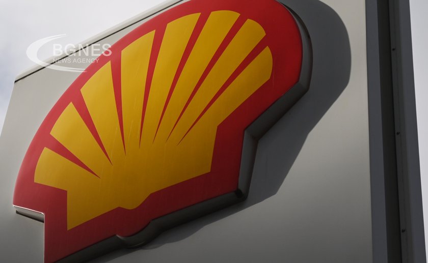 Група акционери в британската петролна компания Shell представиха резолюция за