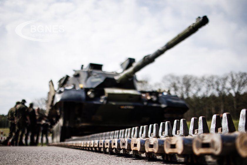 Германия предаде на Украйна боеприпаси за танковете Леопард 1 както