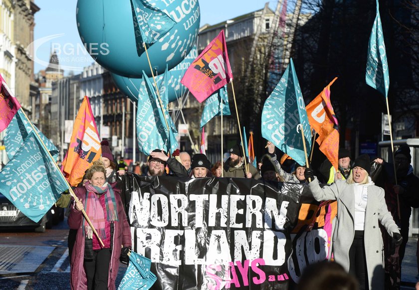 Десетки хиляди работници от публичния сектор в Северна Ирландия напуснаха