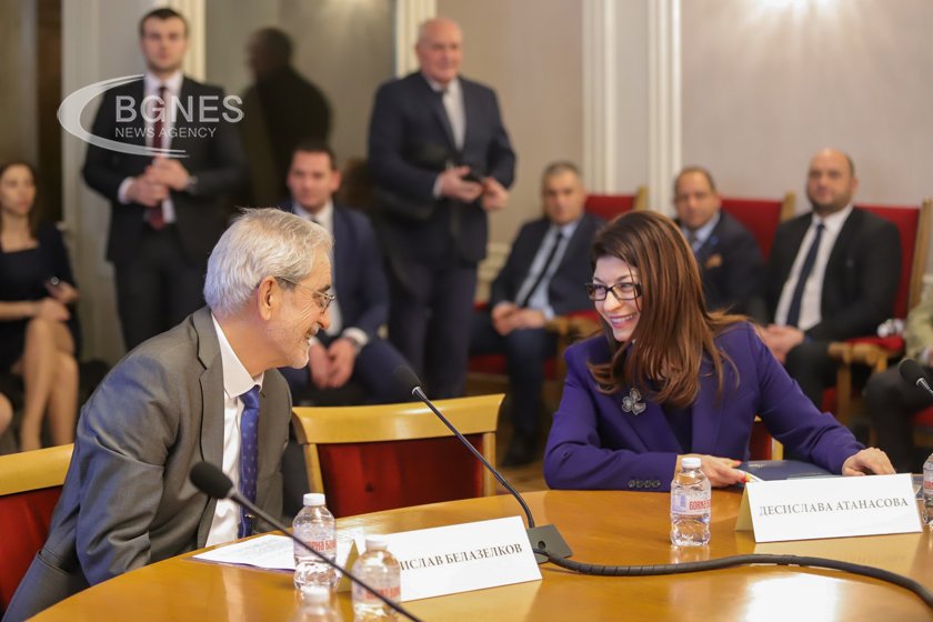 Председателят на ПГ на ГЕРБ Десислава Атанасова беше избрана за