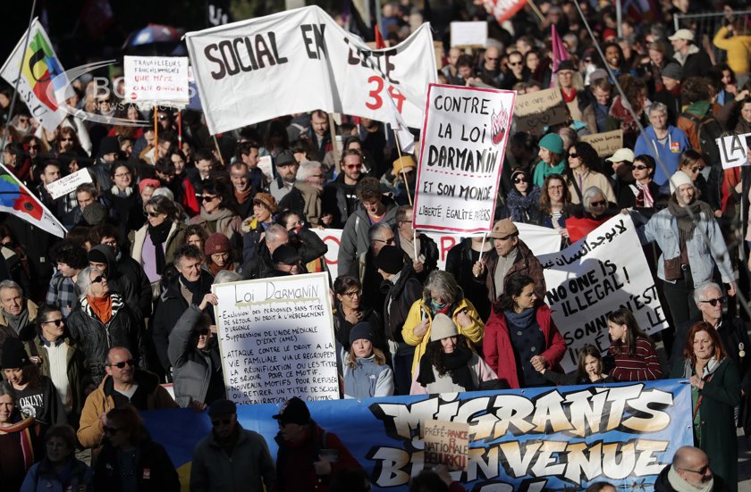 В различни градове на Франция се проведоха протести срещу новия