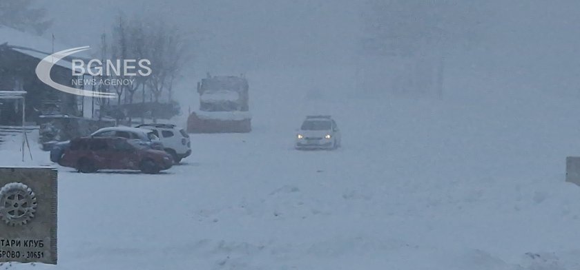Сняг вали на прохода Шипка предаде кореспондентът на БГНЕС в