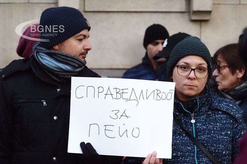Съдът ще гледа мярката на Габриела Славова и майка ѝ