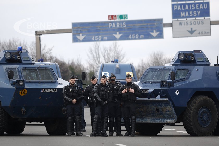 Френската полиция задържа 79 души след като протестиращи нахлуха в