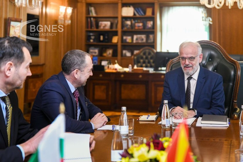Македонският премиер Талат Джафери потвърди ангажимента на Скопие за приемане