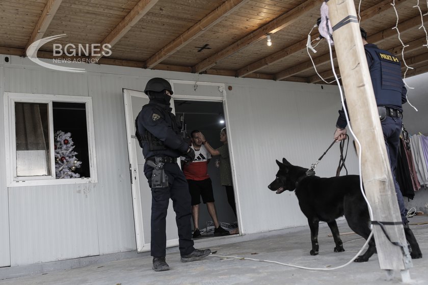 Гръцката полиция съобщи в събота че е арестувала четирима мъже