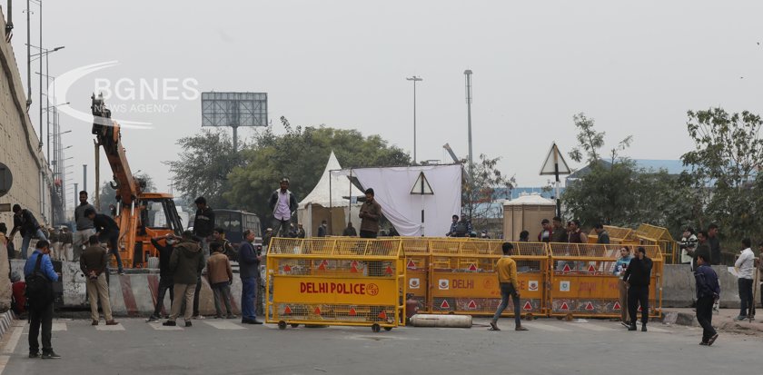 Индийските сили за сигурност използваха сълзотворен газ за да спрат