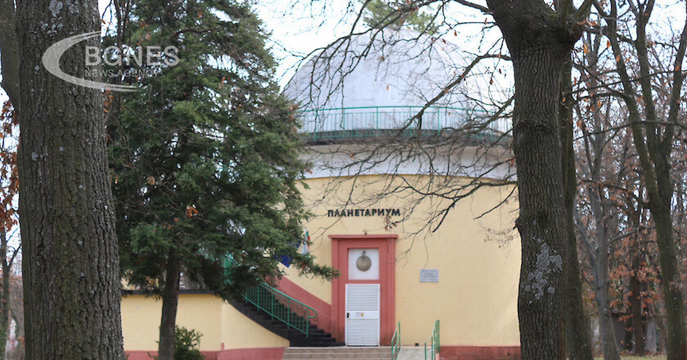 Първият планетариум в България е построен в Димитровград Той е