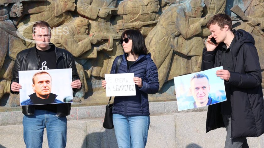 Руски граждани се събраха на бдение в Бургас в памет