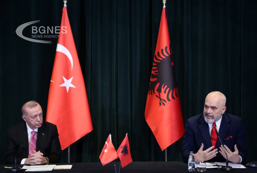 Турция и Албания развиват усилено отношенията си в областта на