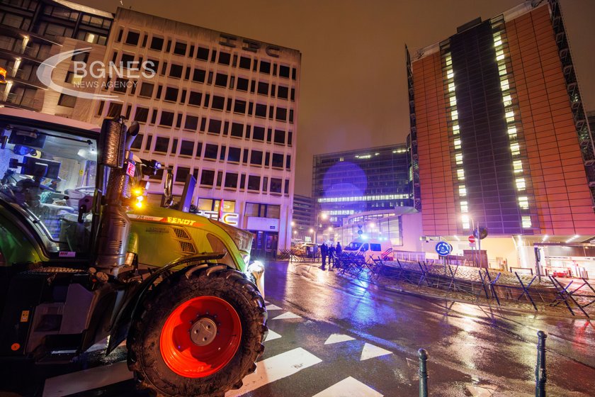 Стотици трактори спряха движението в центъра на Брюксел в рамките