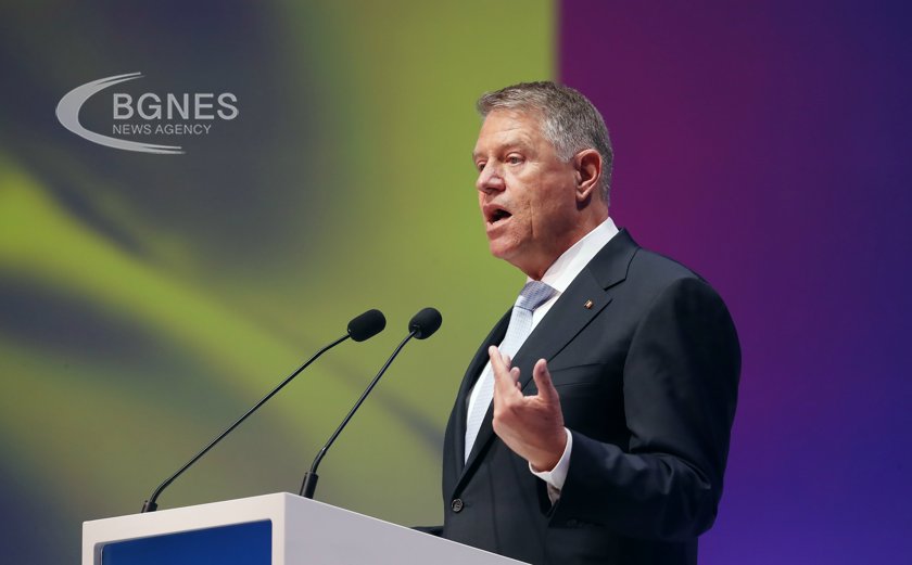 Президентът на Румъния Клаус Йоханис обяви кандидатурата си за генерален