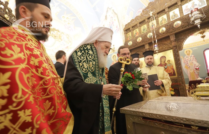 Смъртта на българския патриарх Неофит дава начало на процедура по