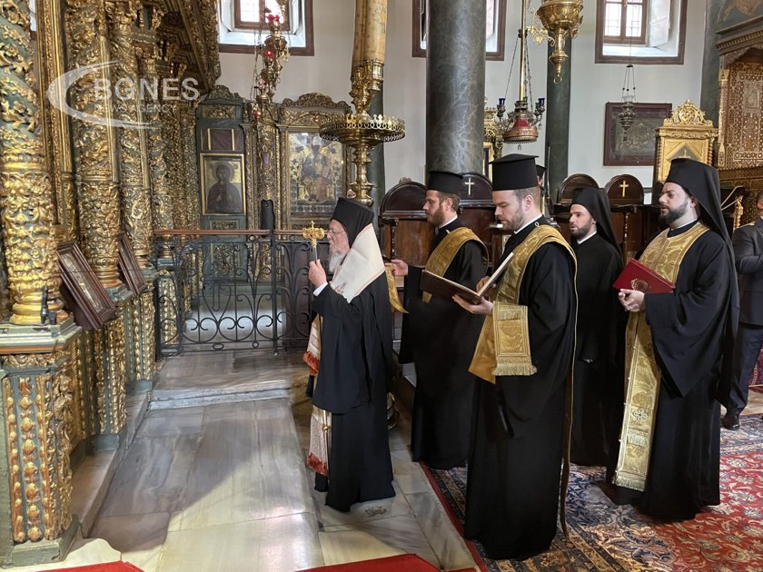 Вселенският патриарх Вартоломей I Константинополски днес отслужи трисагия заупокойна молитва
