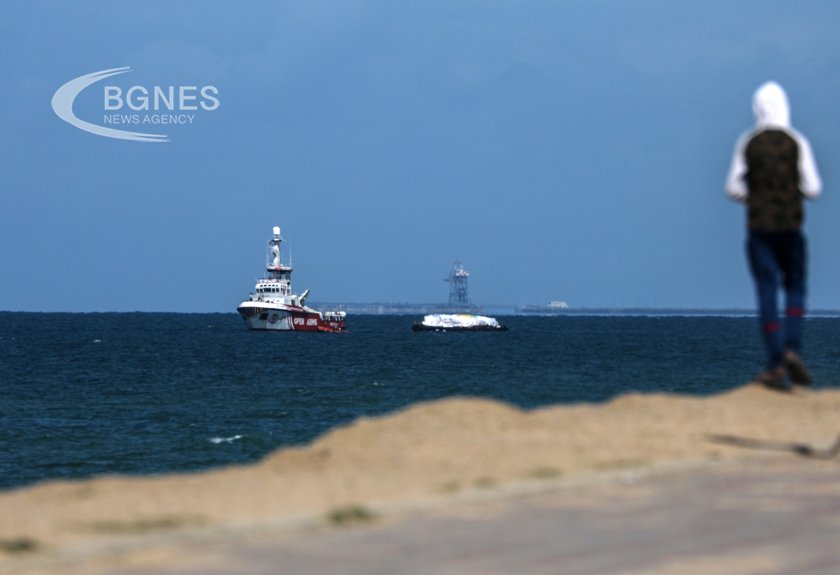 Испанският хуманитарен кораб Отворени ръце приближи бреговете на Газа, предаде