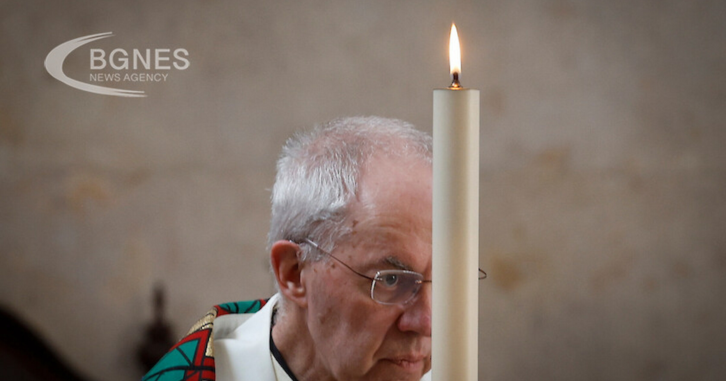 Кентърбърийският архиепископ Джъстин Уелби духовен глава на Англиканската църква поднесе