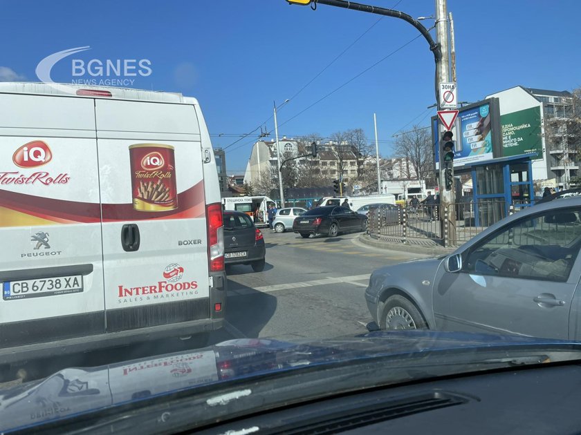 Катастрофа с линейка на едно от натоварените кръстовища в София
