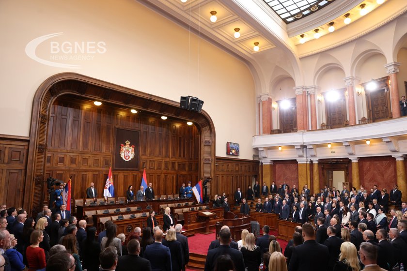 Днешната сесия на сръбския парламент беше прекъсната за кратко след