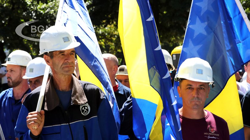 Стотици миньори протестираха в босненската столица Сараево с искане за