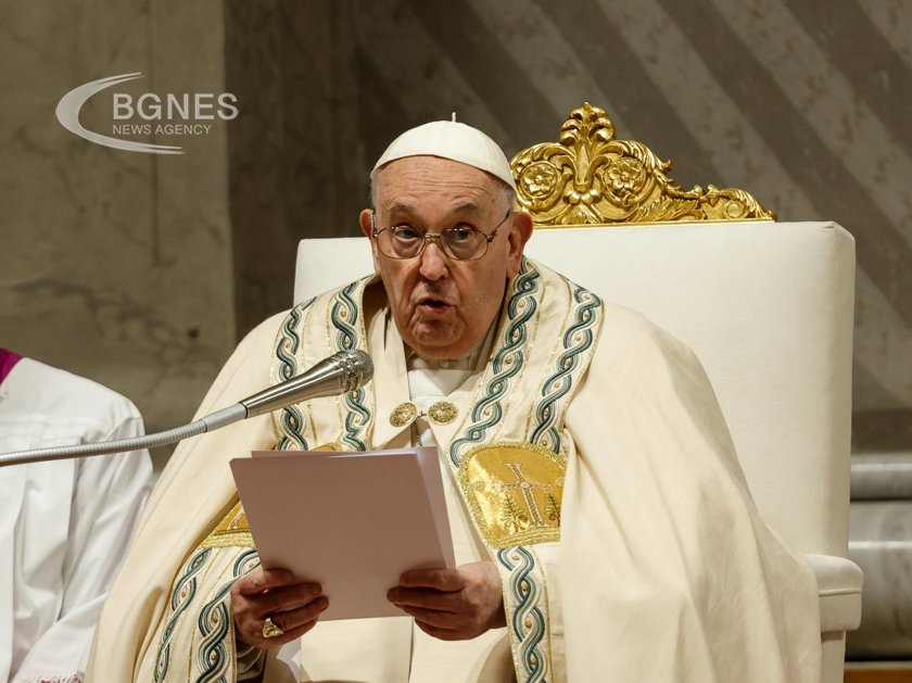 Папа Франциск участва в службата на Великденското бдение във Ватикана