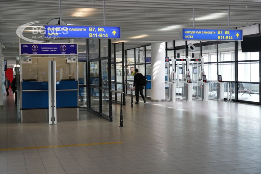 Решението за приемане на България в шенгенското пространство по въздушни