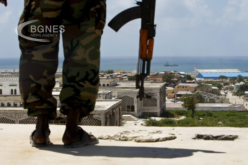 Сомалийските пирати освободиха похитения кораб MV Abdullah и неговия 23 членен