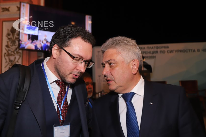 Министър председателят Димитър Главчев инициира промени в персоналния състав на служебния