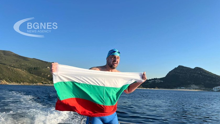Петър Стойчев стана първият българин, преплувал протока Гибралтар по правилата