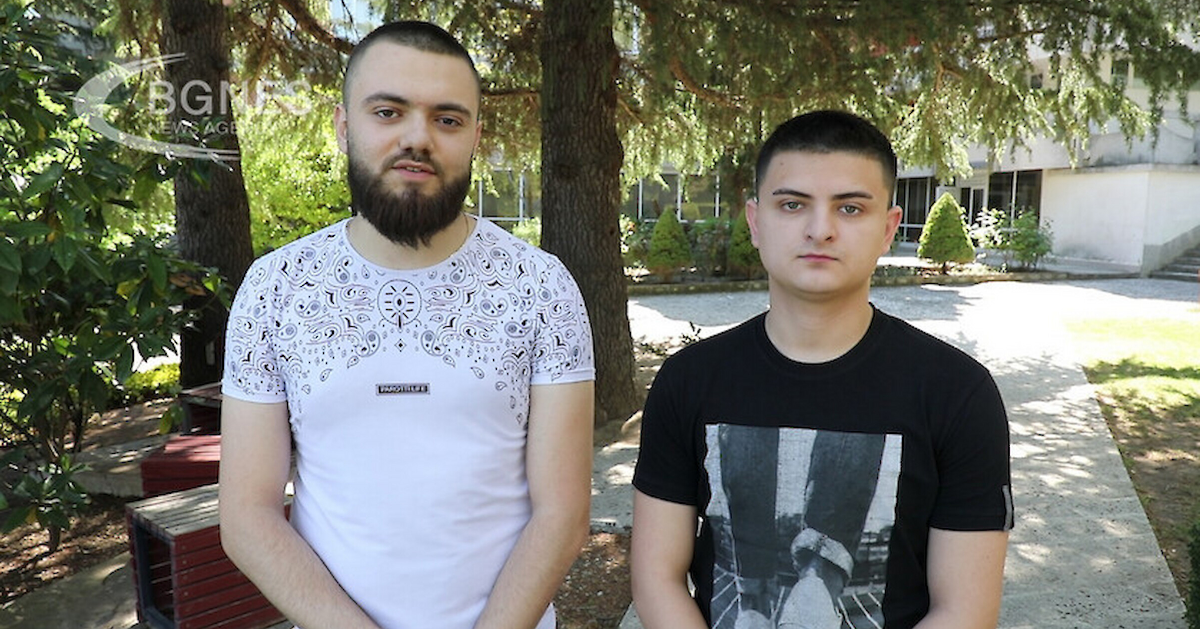 Студентите от Варненския свободен университет Димитър Неделчев и Емре Бейзат
