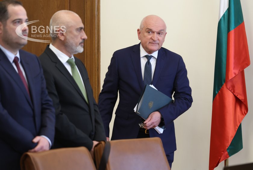 Сужебният министър председател Димитър Главчев ще участва в извънредното заседание на