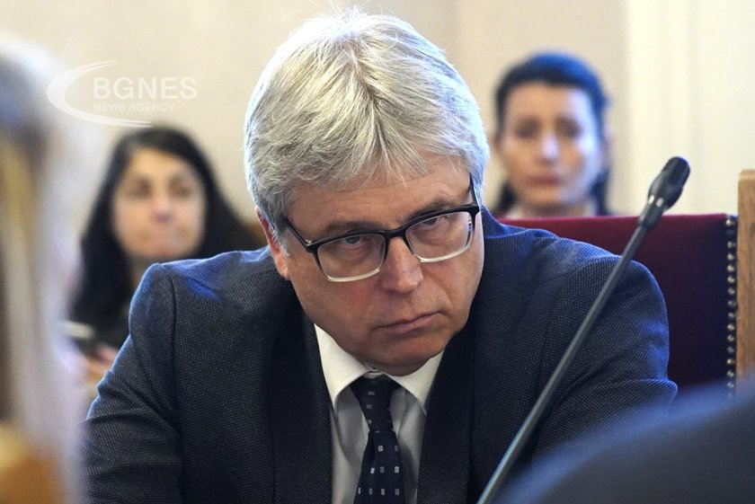 Шефът на НЗОК оттегля оставката си предаде репортер на БГНЕС Станимир