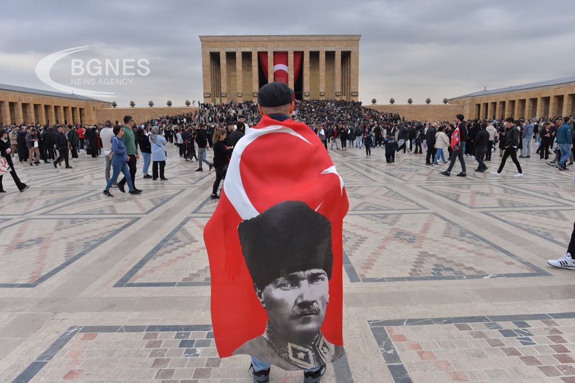Турция отбелязва Деня на националния суверенитет и детето на 23