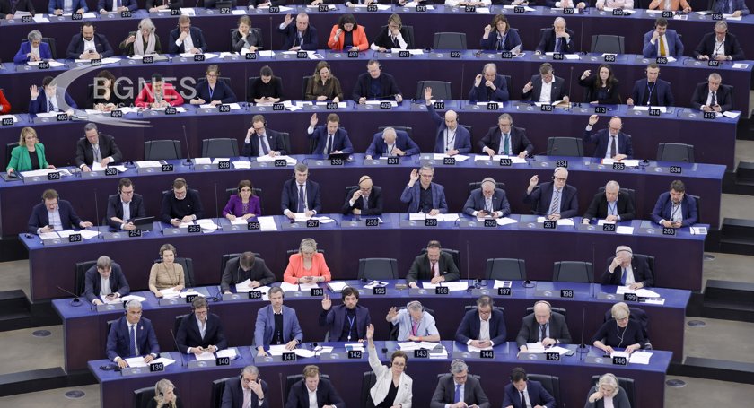 Европейският парламент гласува за либерализиране на визовия режим за гражданите