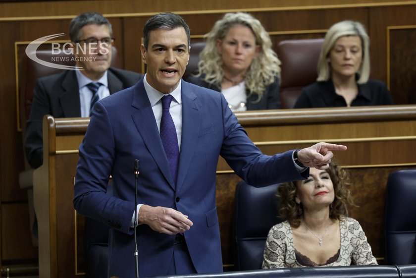 Испанският премиер Педро Санчес обяви че няма да подава оставка