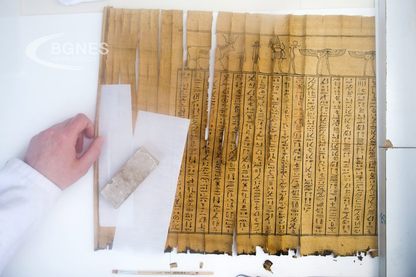 Новоразчетени пасажи от папирусов свитък погребан под пластове вулканична пепел