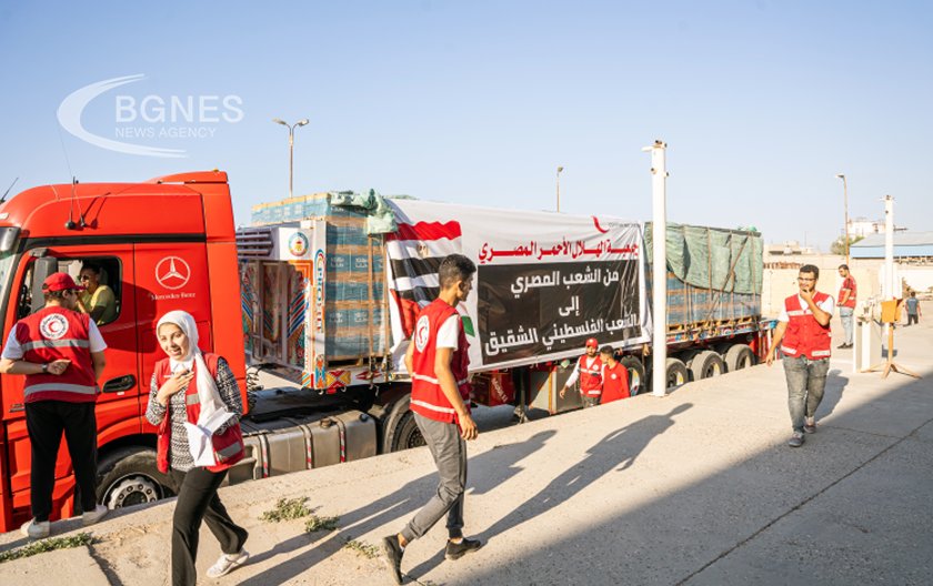 Конвои с хуманитарна помощ потеглиха от Египет за Газа