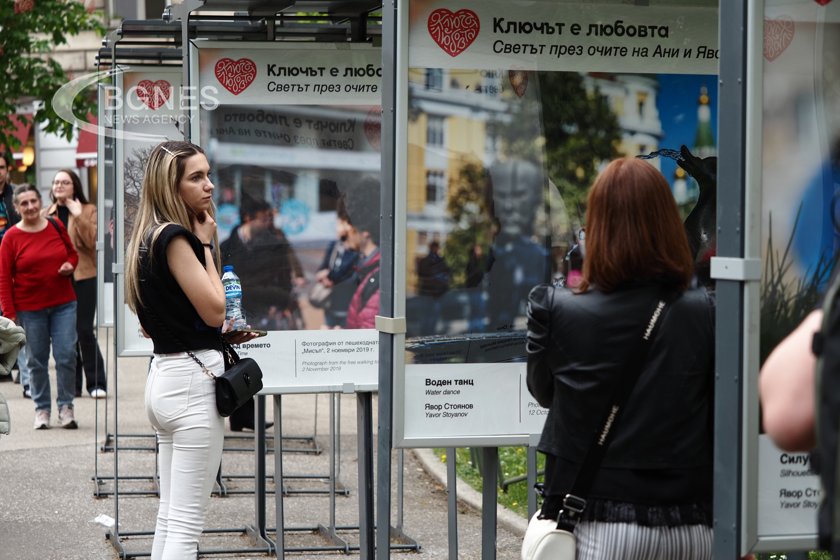 Изложбата „Ключът към любовта" представя света през очите на Ани и Явор