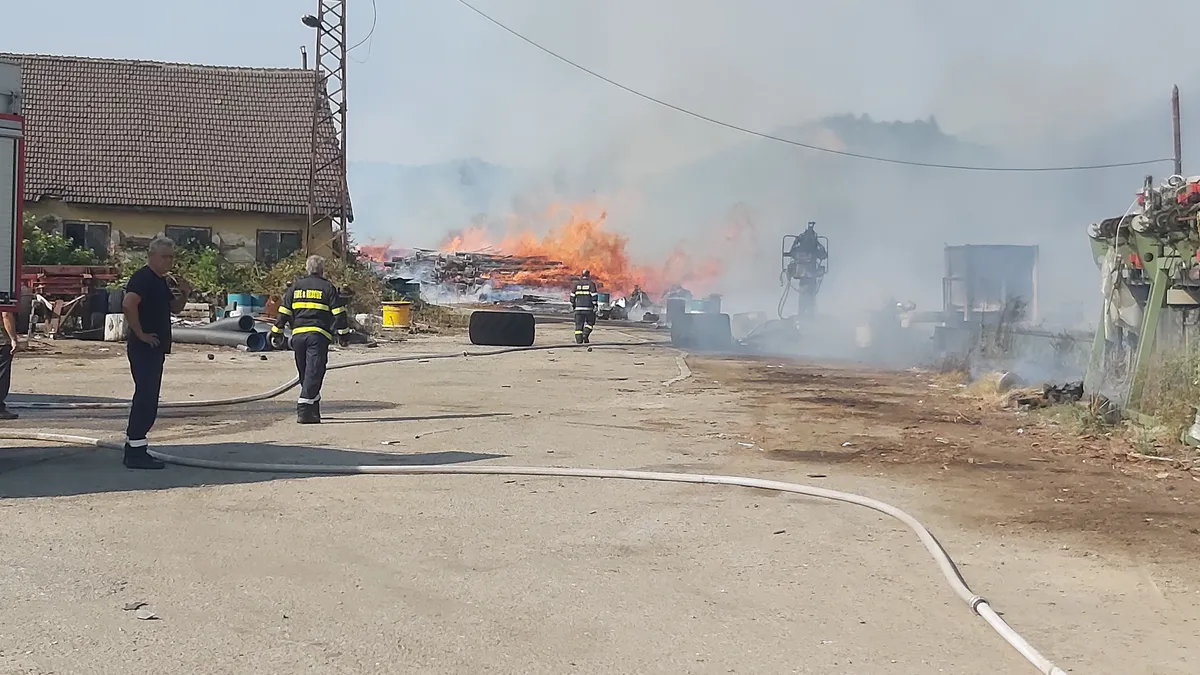 Бърз влак причини огромен пожар на гара Кочериново до Дом за възрастни хора, Е-79 е затворен 