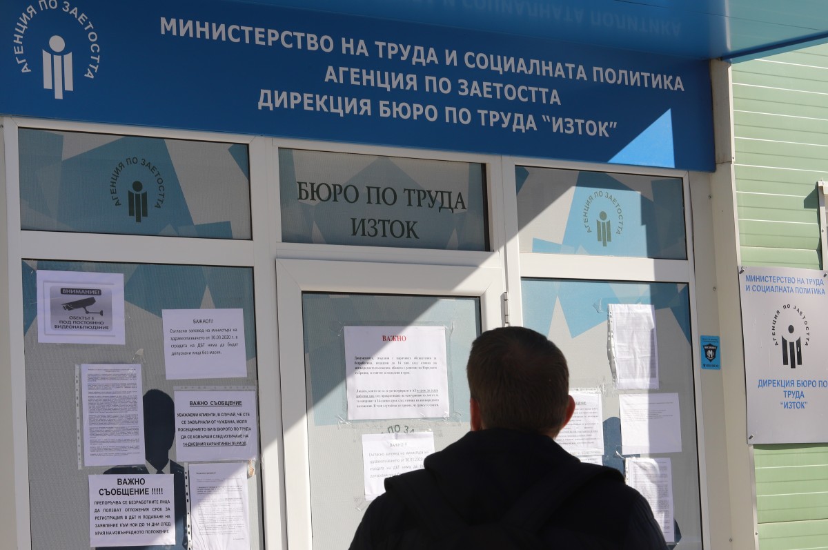 8 безработни за едно работно място