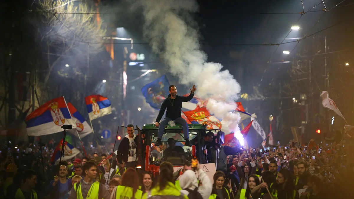 Десетки хиляди протестиращи блокират Белград