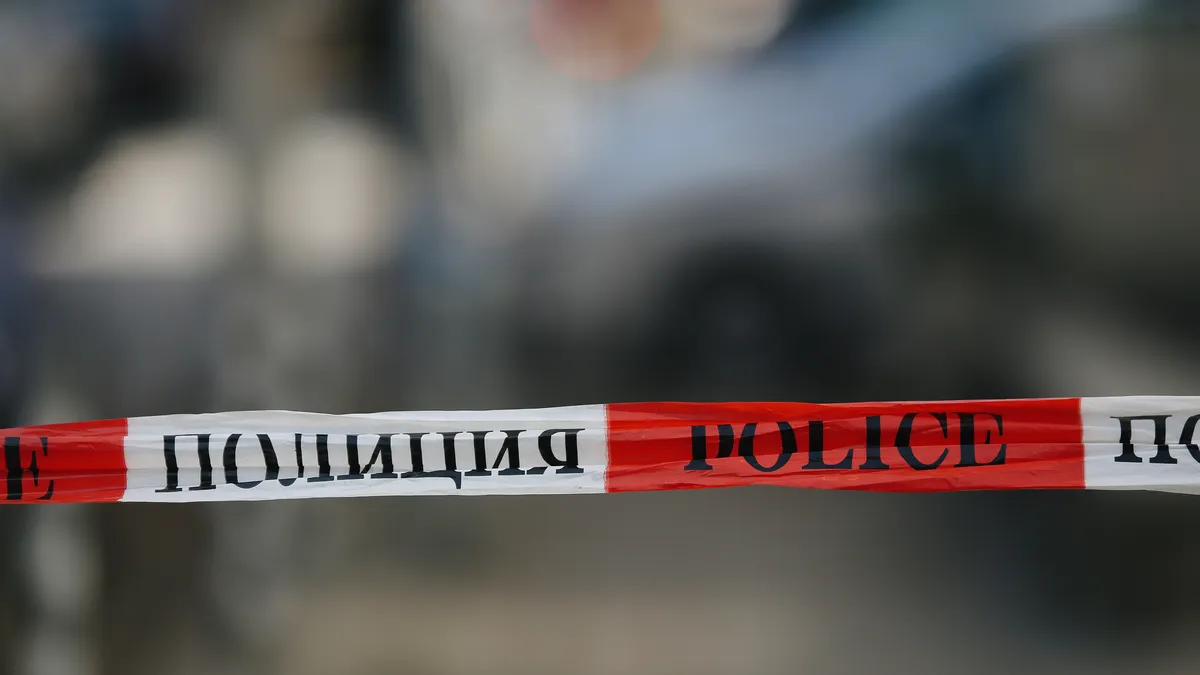 Един убит и двама ранени посред бял ден в София 