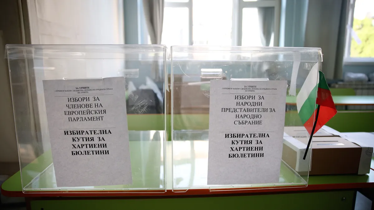 Изборният ден в София започна нормално