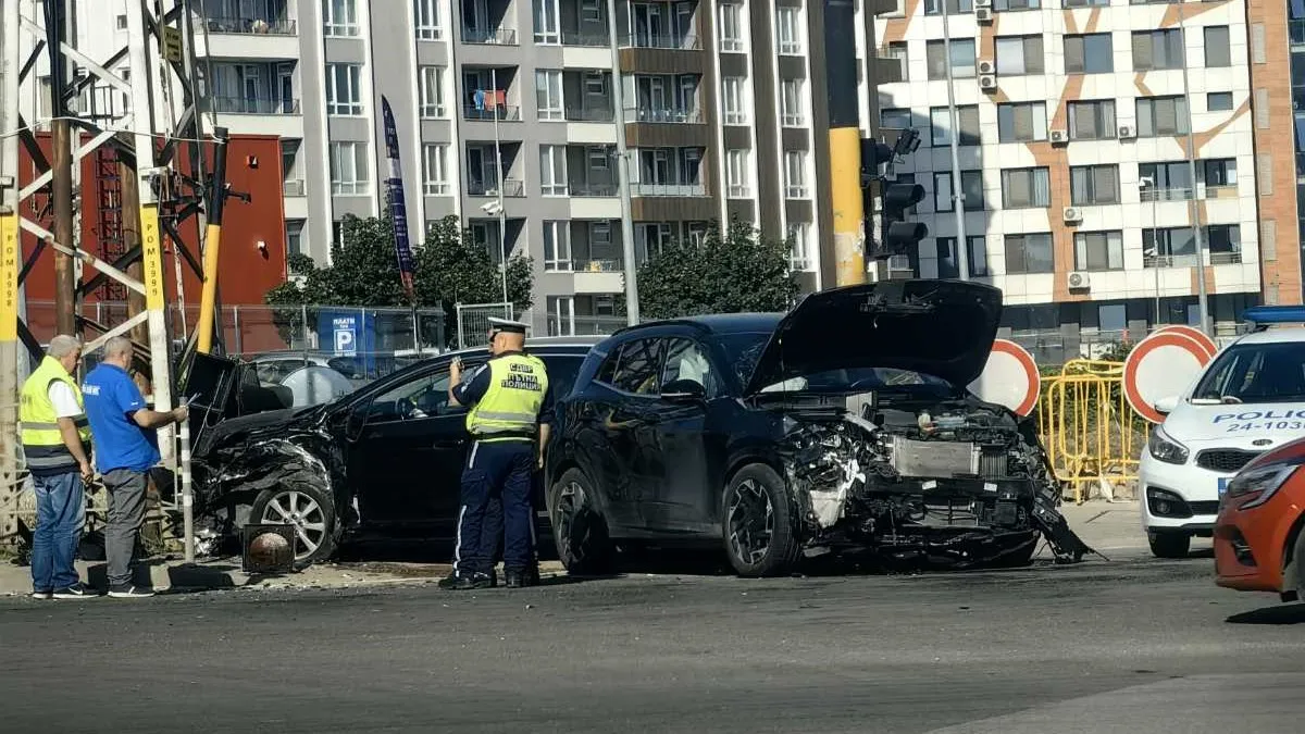 Катастрофа при мола на "Черни връх", има задръстване