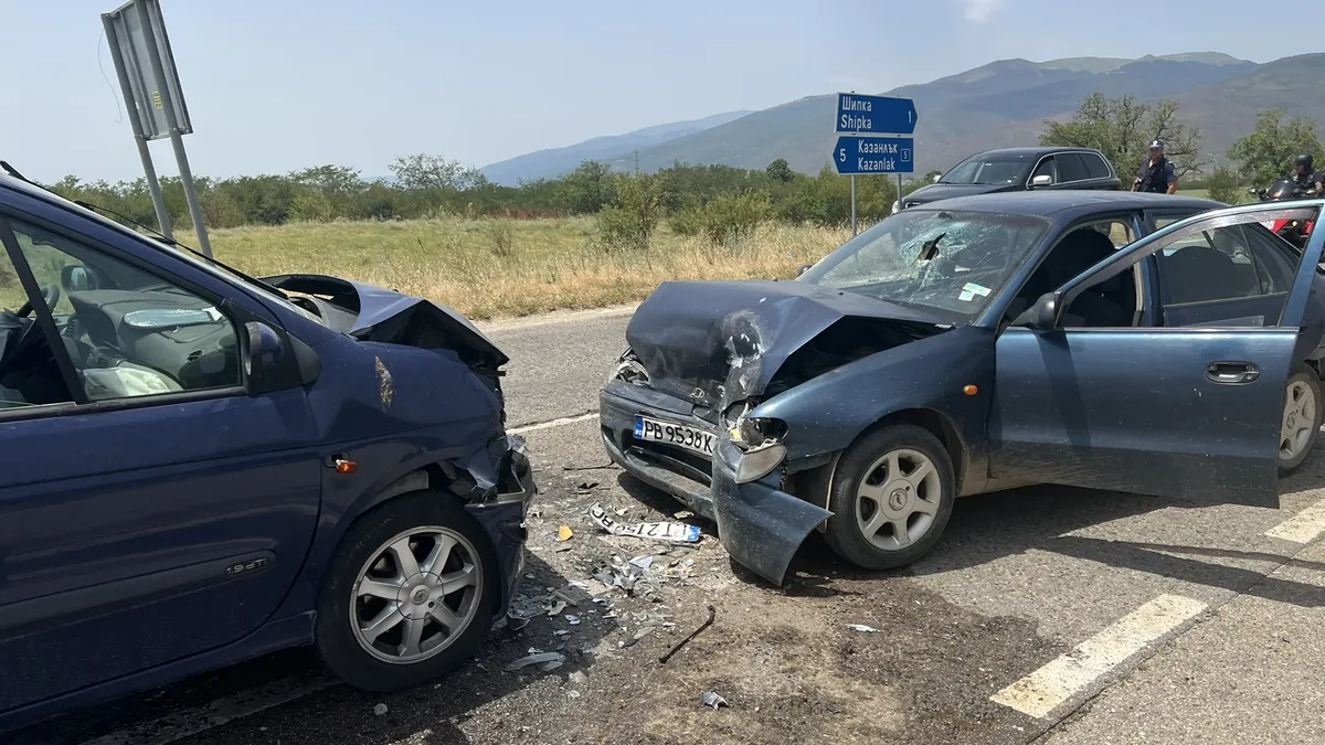 Катастрофа с три автомобила край град Шипка, 1 пострадал