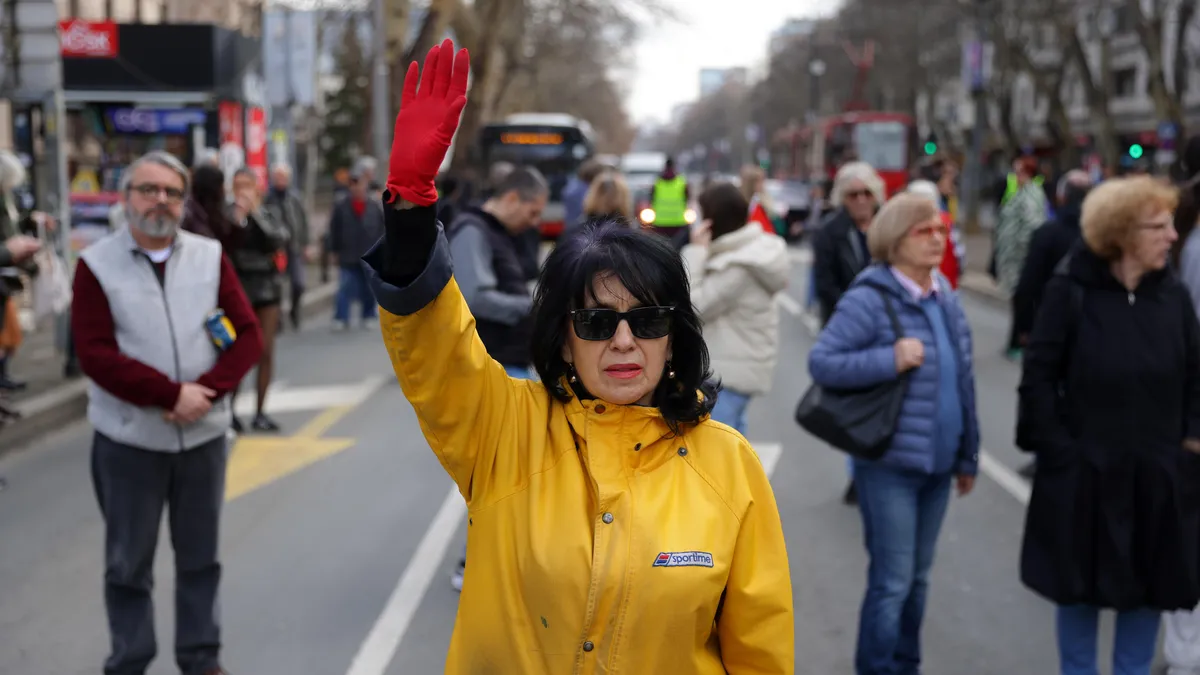 Кола удари протестиращи лекари в Белград