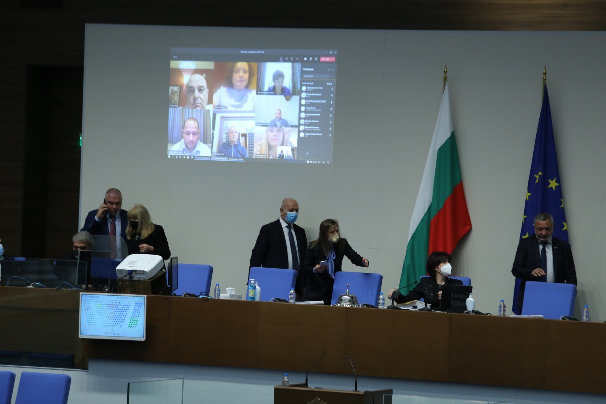 Край с ревалидирането на лични документи