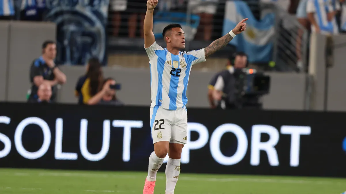 Лаутаро Мартинес прати Аржентина в 1/4-финалите на Копа Америка