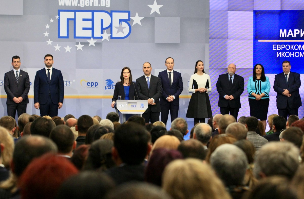 Мария Габриел води евролистата на ГЕРБ и СДС
