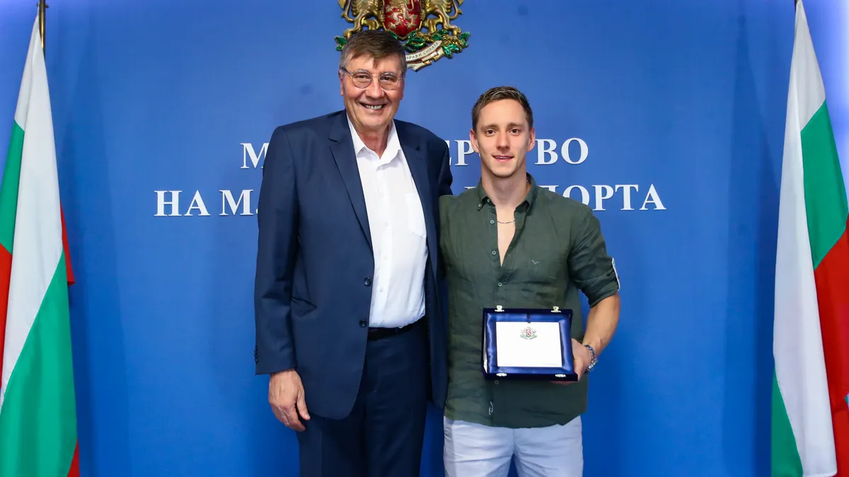 Министър Глушков награди европейския шампион на 200 м бруст Любомир Епитропов
